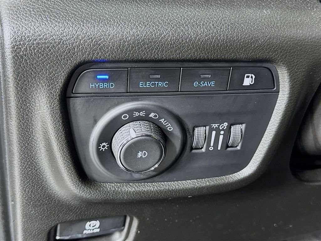 Used 2022 Jeep Grand Cherokee Overland w/ MOPAR Finishing Package image 22