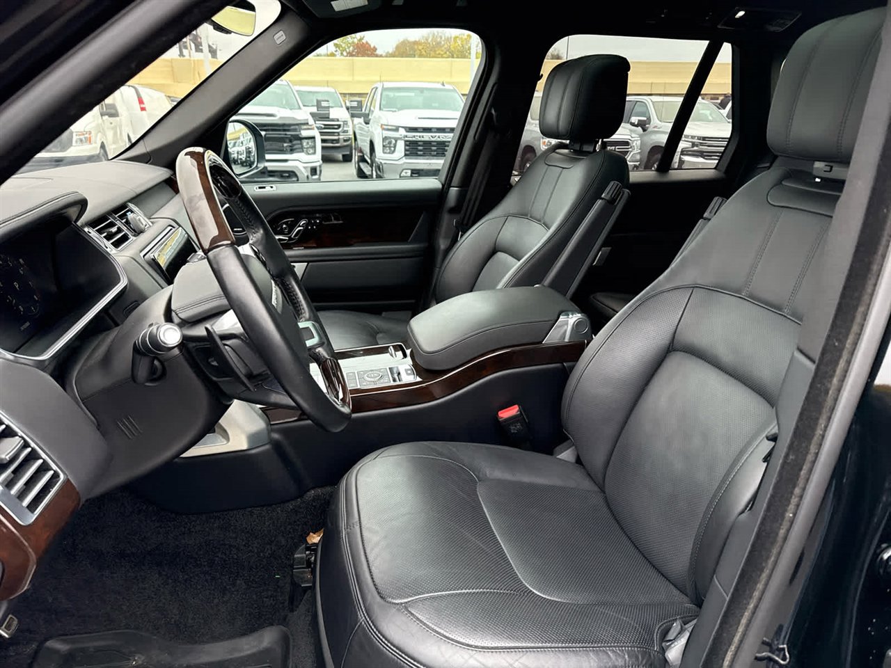 Used 2022 Land Rover Range Rover Westminster Edition image 13