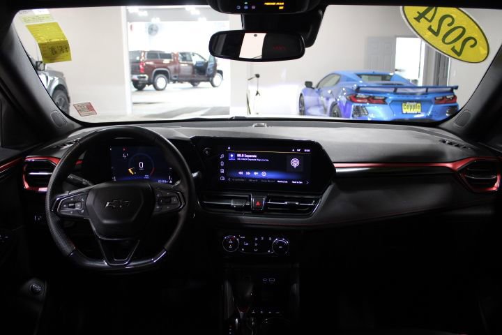 Used 2024 Chevrolet TrailBlazer RS w/ Convenience Package image 2