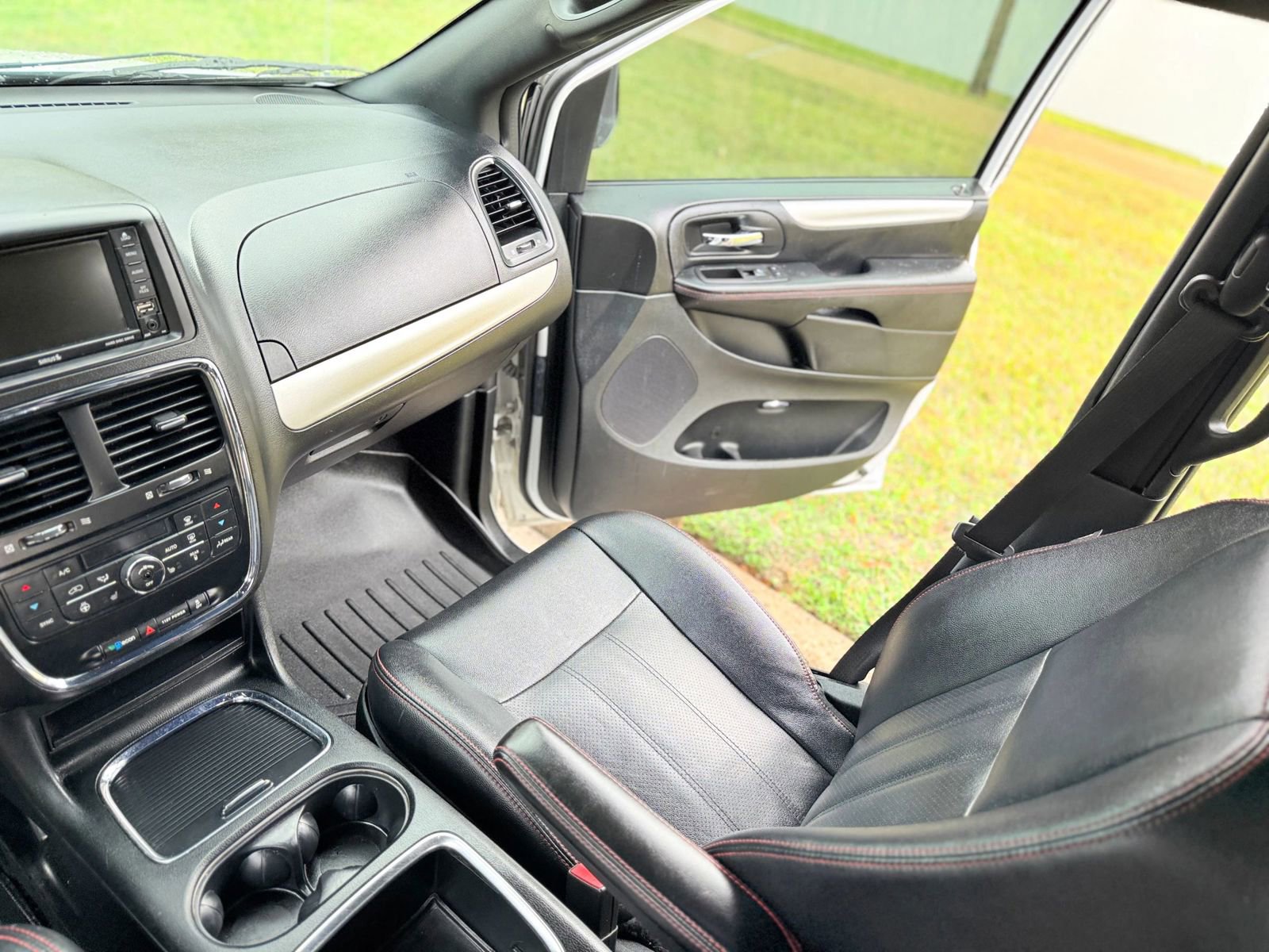 Used 2019 Dodge Grand Caravan GT image 14