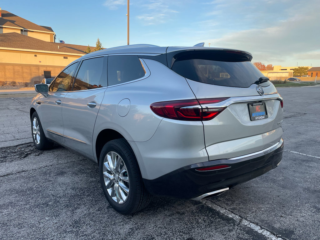 Used 2019 Buick Enclave Essence image 3