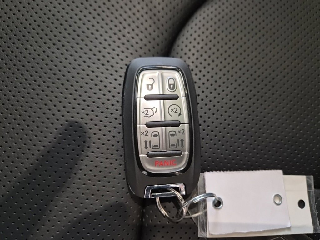 New 2026 Chrysler Pacifica Limited w/ S Appearance Package image 57