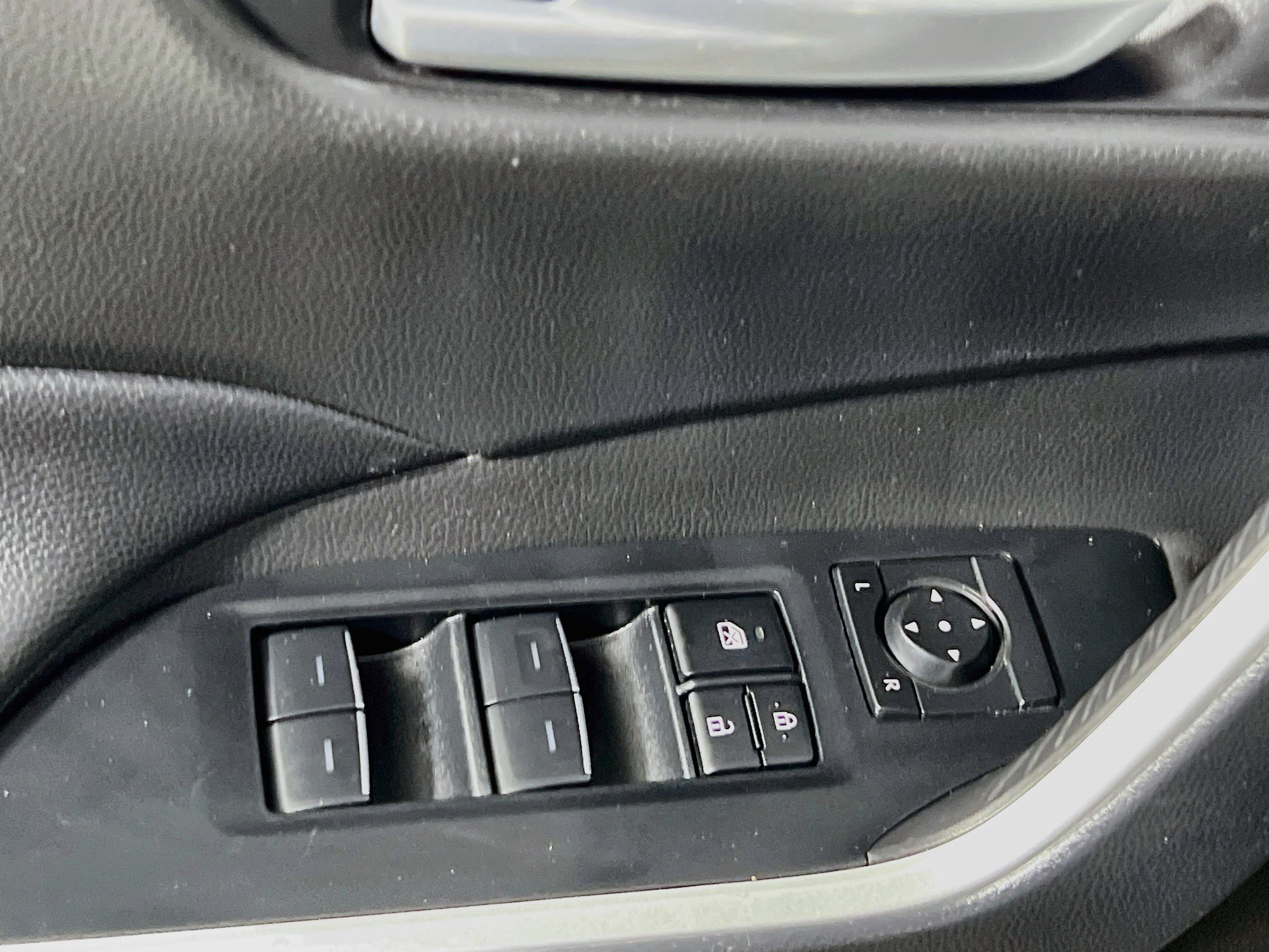 Used 2025 Toyota RAV4 XLE FWD image 17