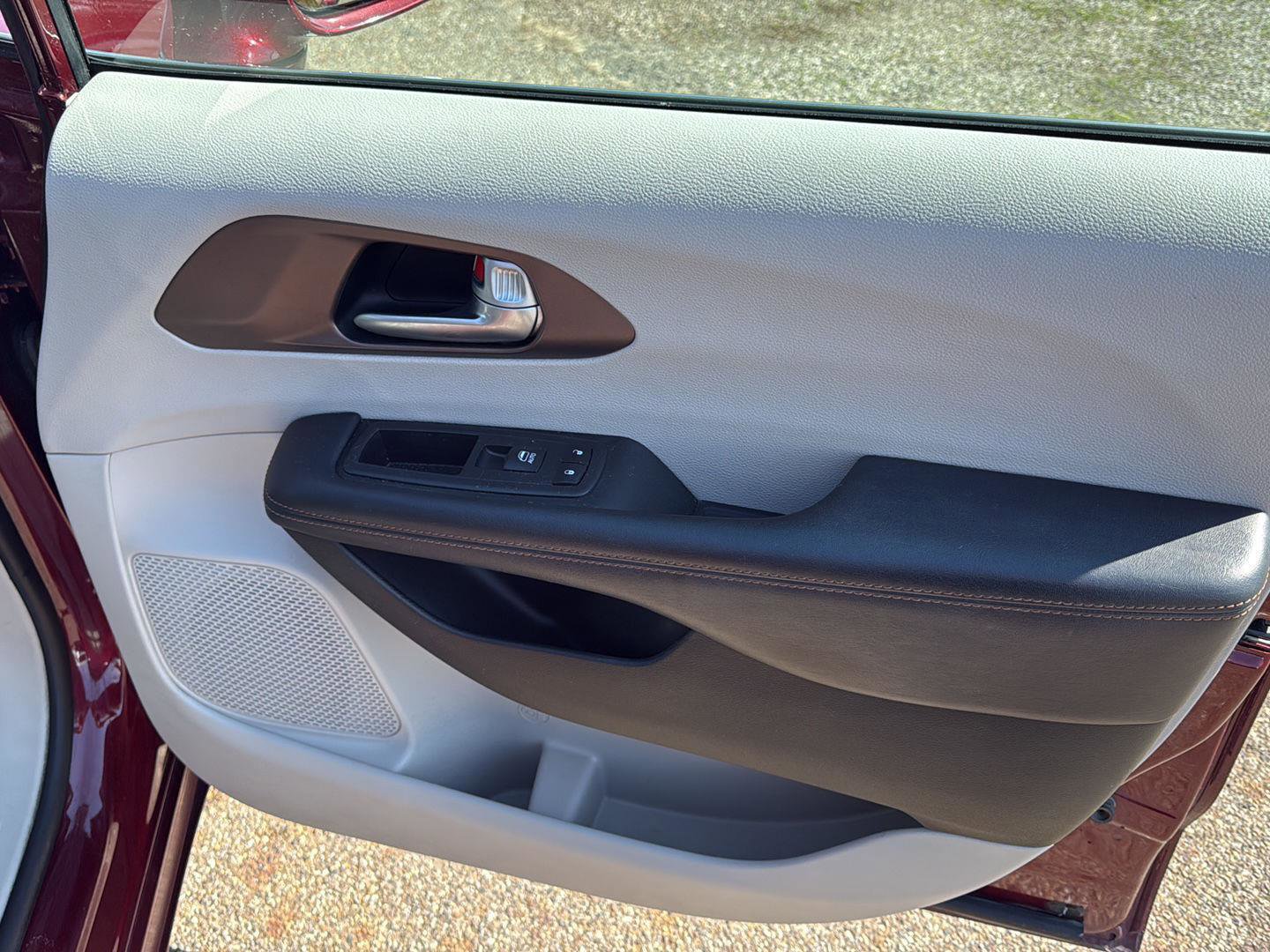 Used 2018 Chrysler Pacifica Touring Plus FWD image 43