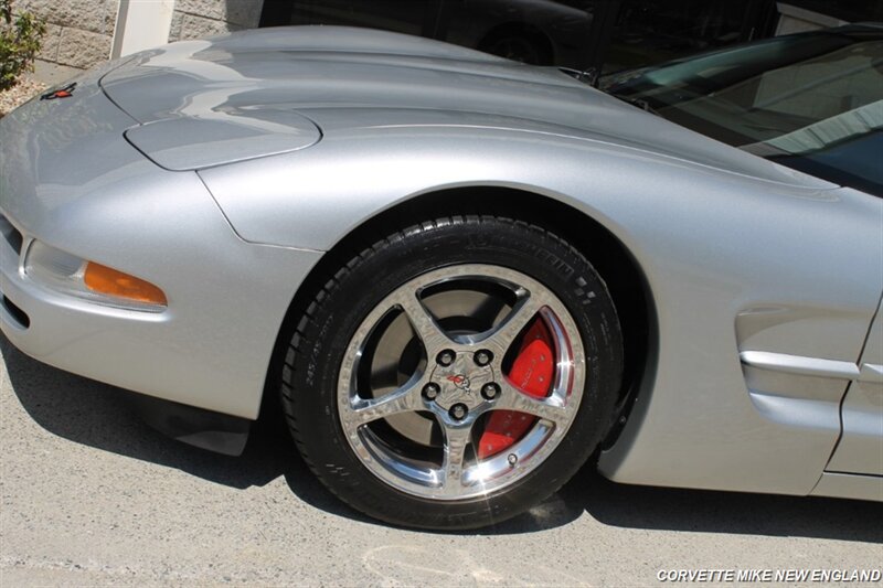 Used 2002 Chevrolet Corvette Coupe w/ Preferred Equipment Group2 RWD image 11