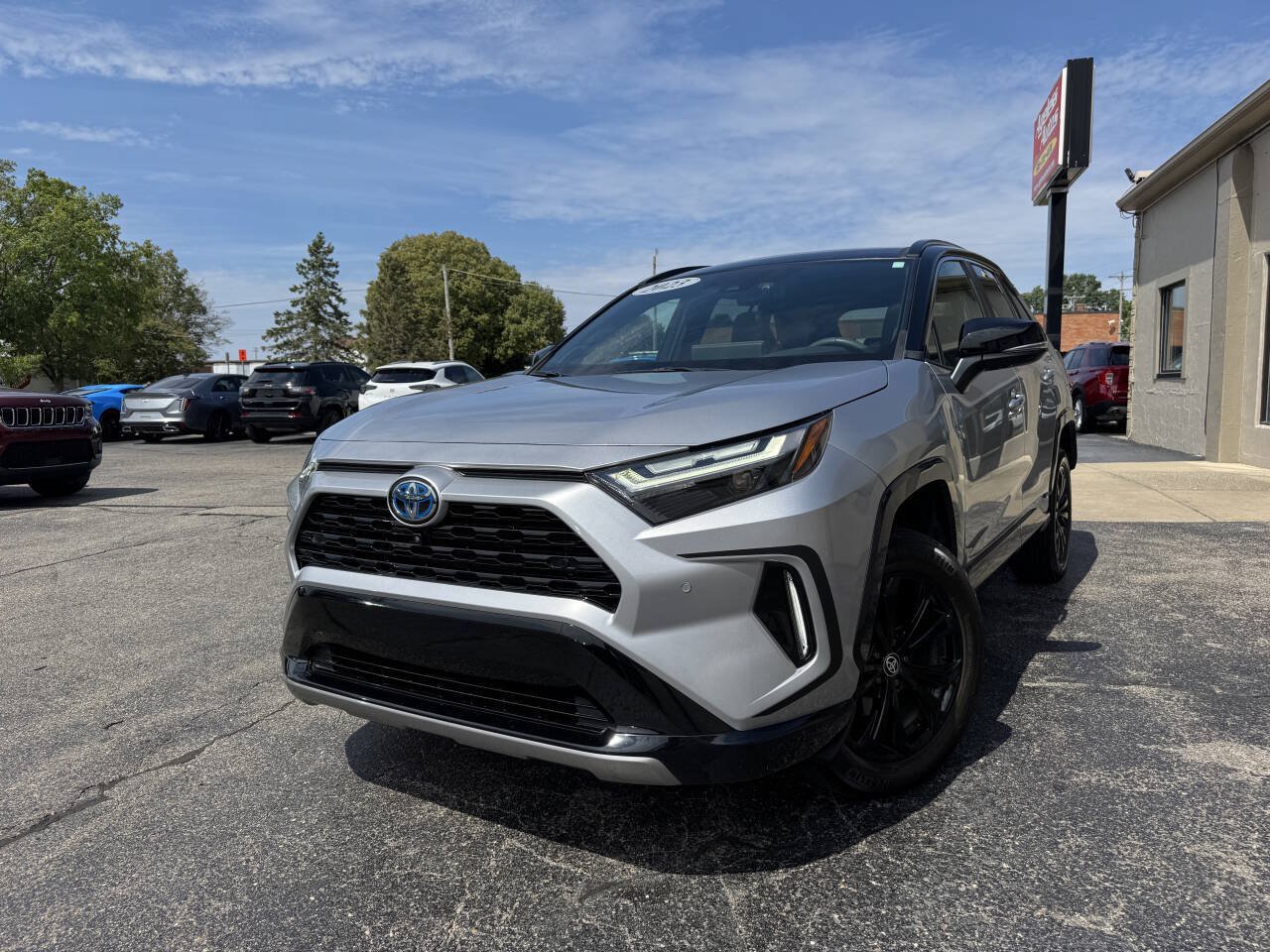 Used 2023 Toyota RAV4 XSE AWD/4WD image 2