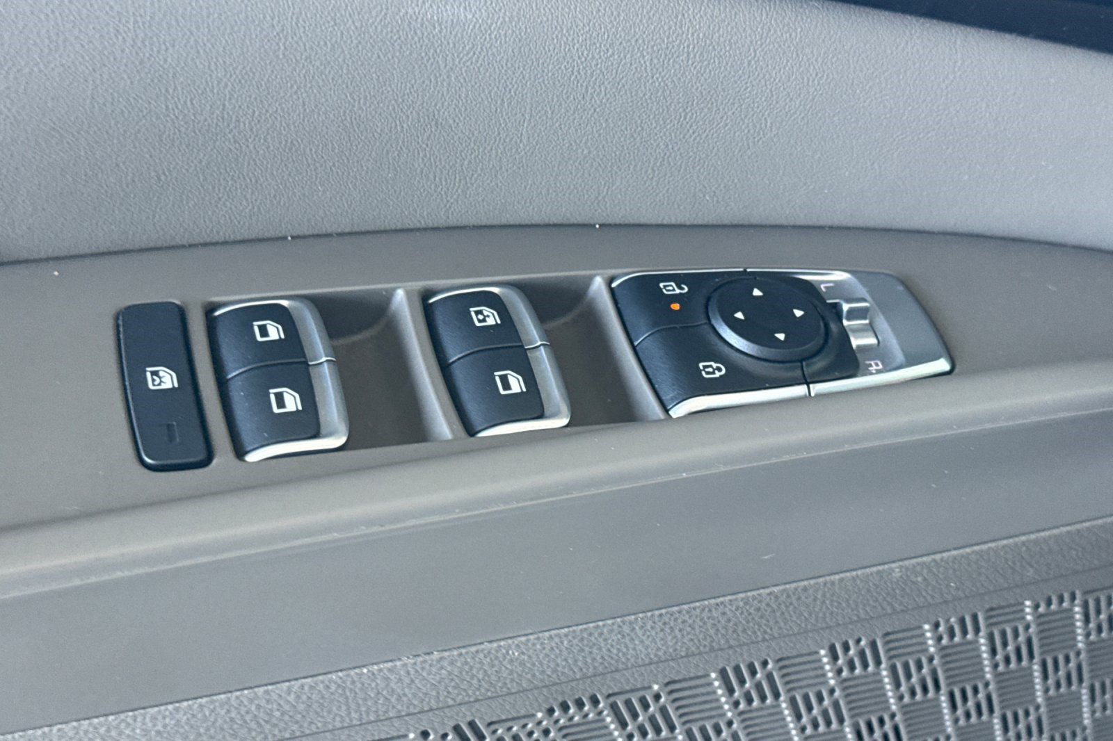 Used 2026 Kia Carnival FWD image 14