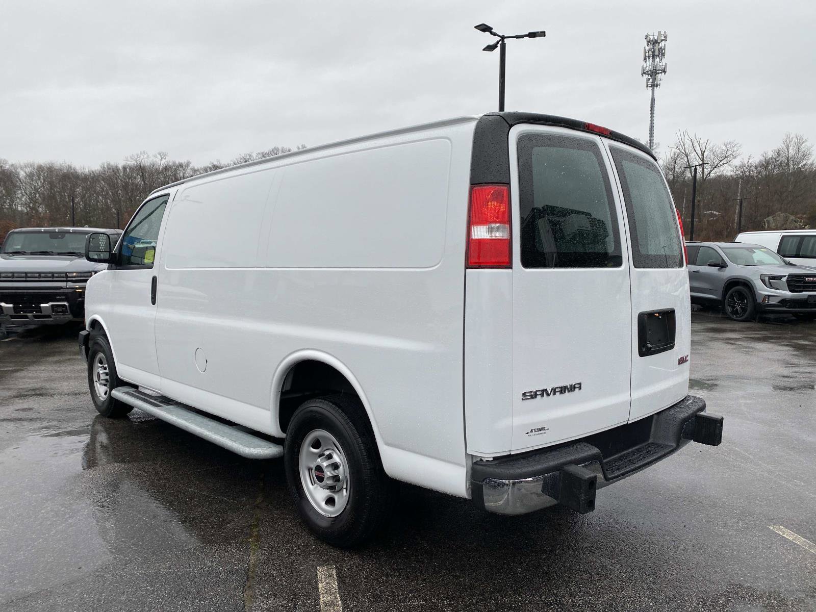Used 2024 GMC Savana 2500 w/ Driver Convenience Package image 3