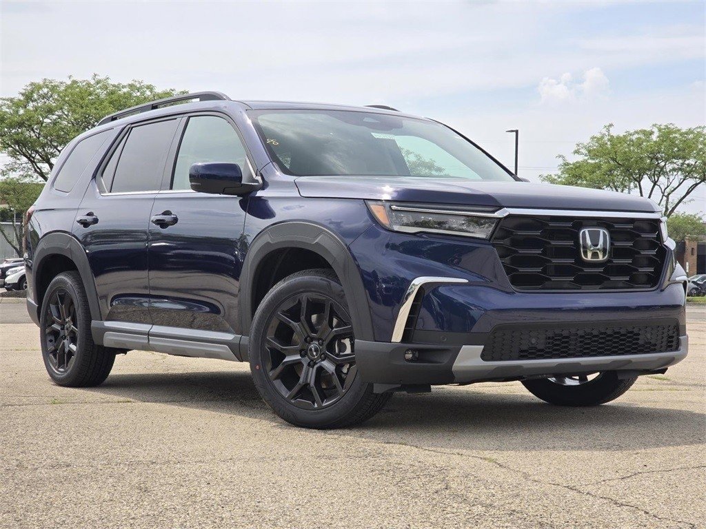 New 2025 Honda Pilot Touring image 2
