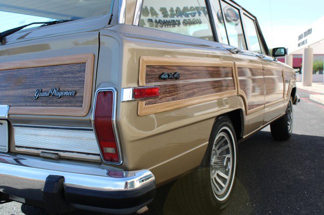 Used 1990 Jeep Grand Wagoneer image 39