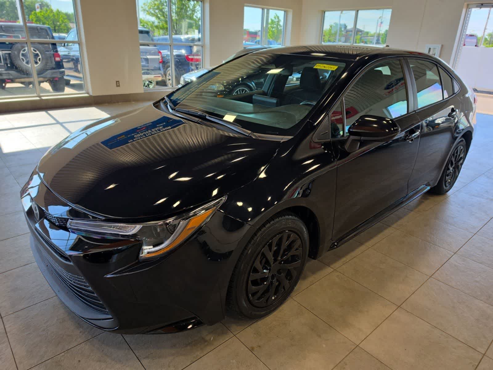 Used 2024 Toyota Corolla LE FWD image 1