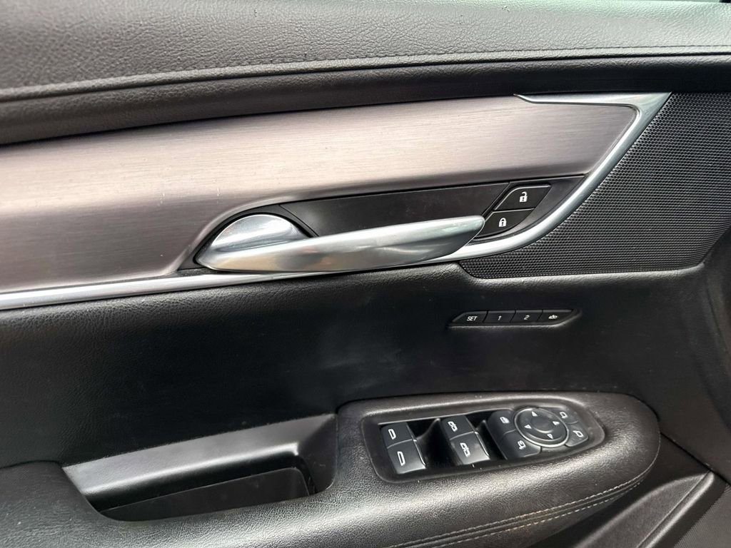 Used 2017 Cadillac XT5 Luxury w/ Driver Awareness Package FWD image 14