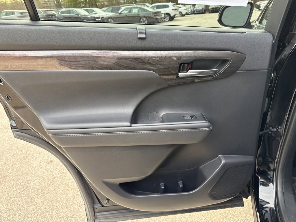 Used 2020 Toyota Highlander Platinum image 24