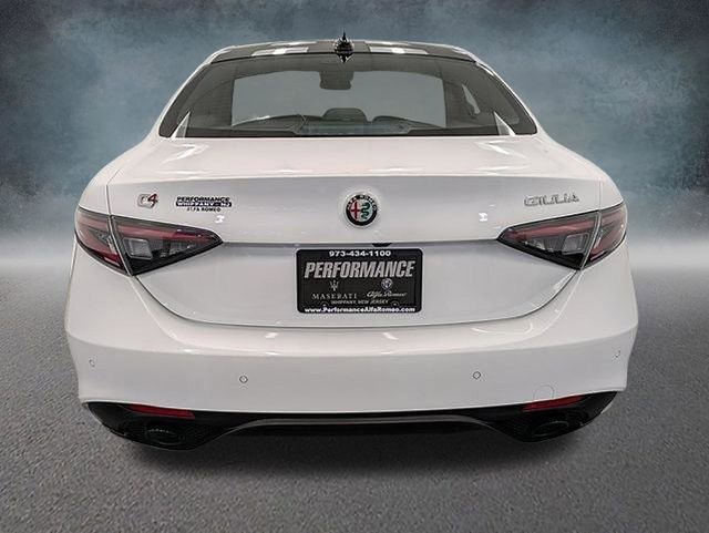 Used 2024 Alfa Romeo Giulia Veloce image 5