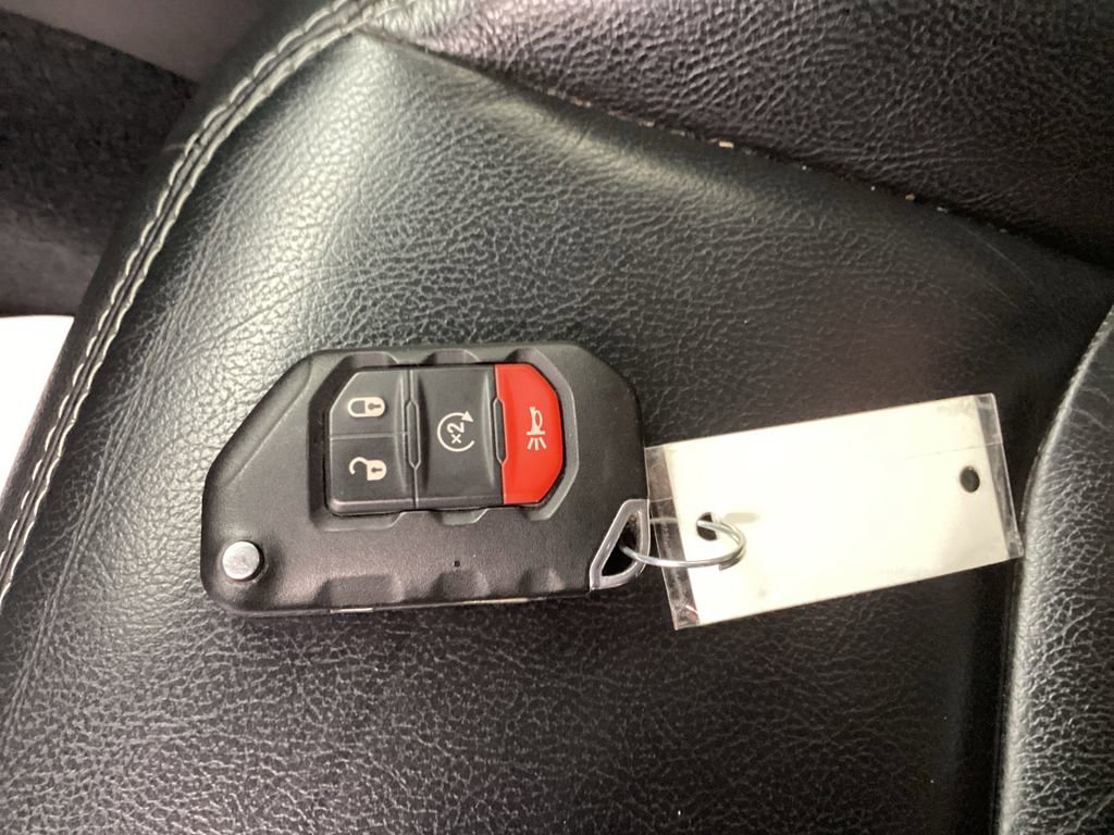 Used 2018 Jeep Wrangler Unlimited Sahara image 40