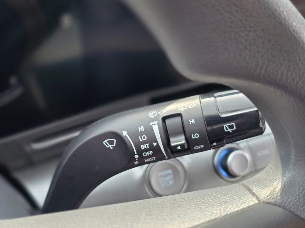 Used 2025 Hyundai Kona SE image 34