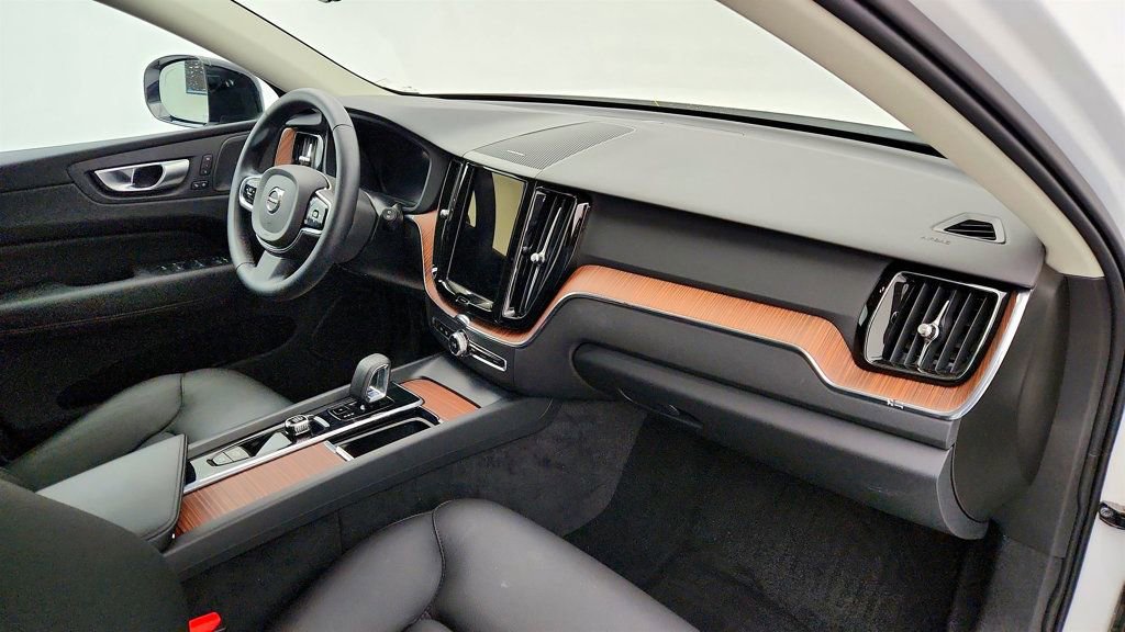 Used 2024 Volvo XC60 B5 Plus w/ Protection Package Premier AWD/4WD image 26