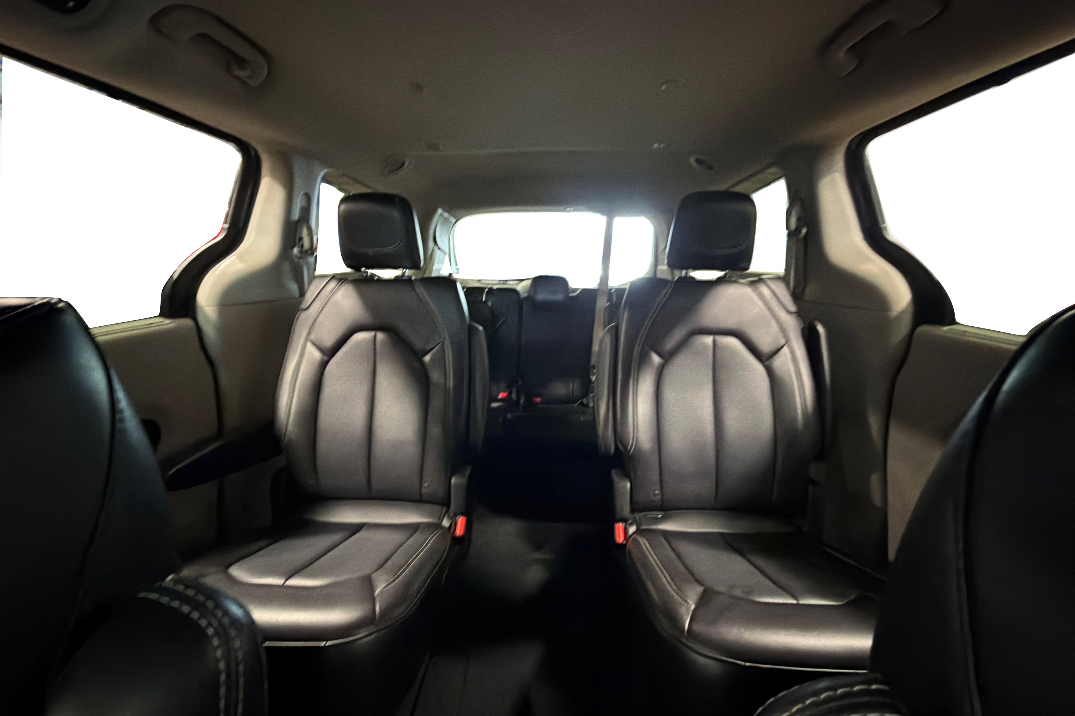 Used 2023 Chrysler Pacifica Touring-L FWD image 44