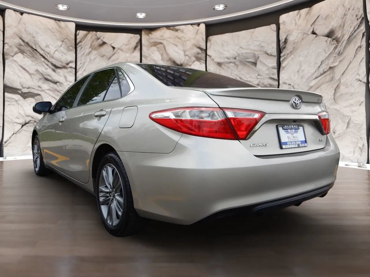Used 2017 Toyota Camry SE FWD image 7