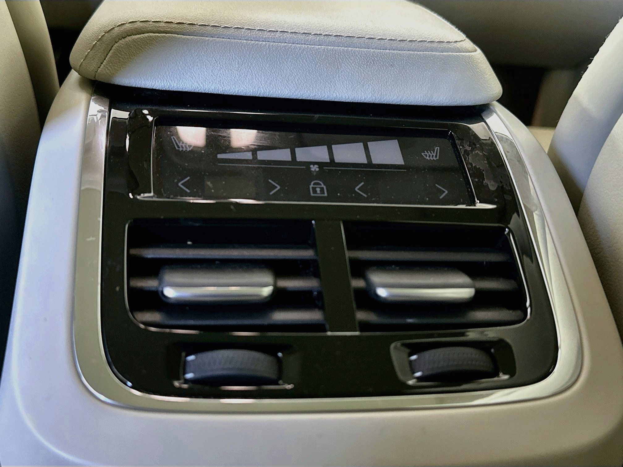 Used 2022 Volvo XC60 B5 Inscription w/ Advanced Package FWD image 28