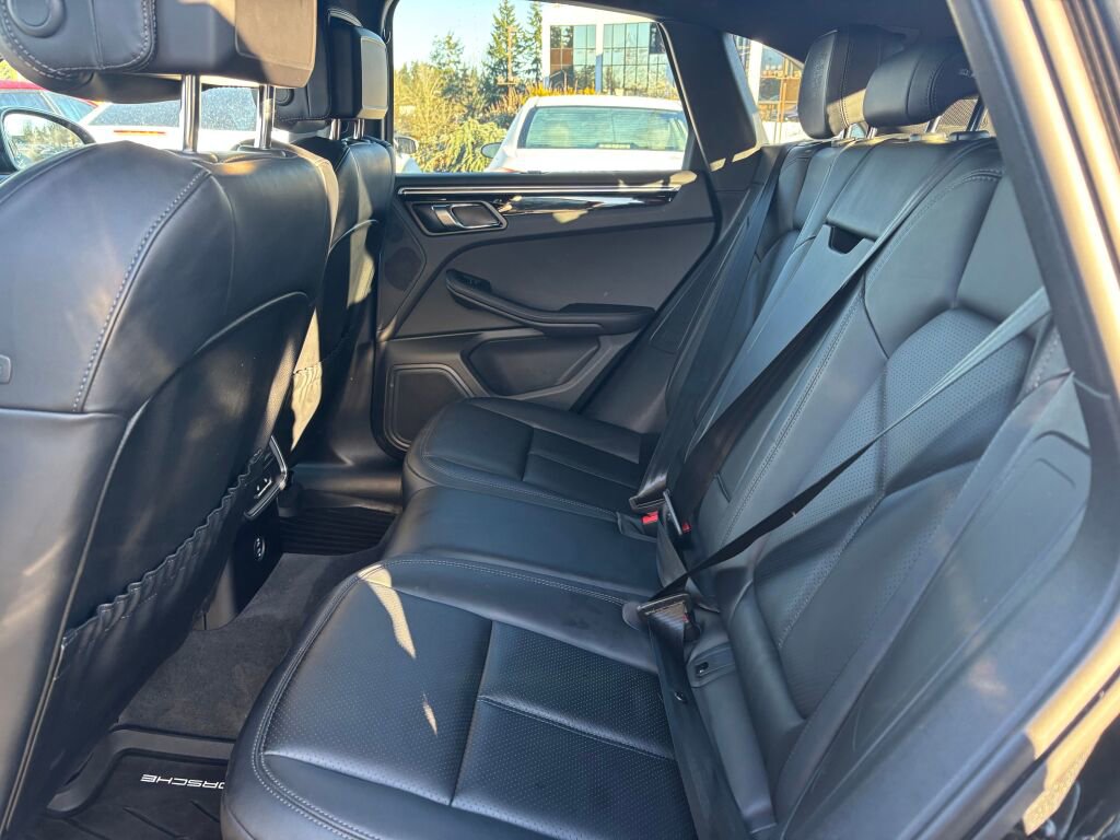 Used 2024 Porsche Macan Base image 13