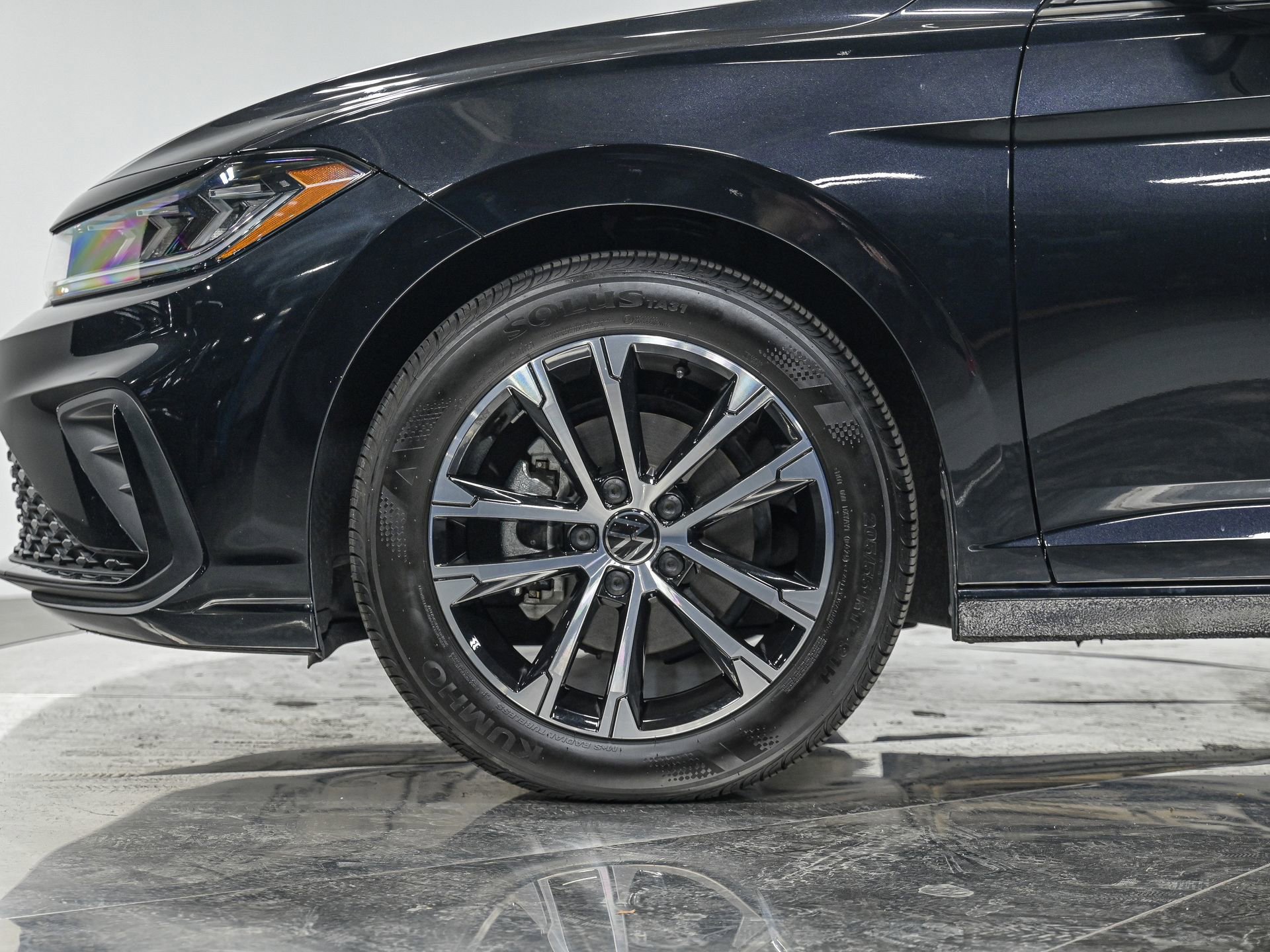 Used 2025 Volkswagen Jetta Sport image 3