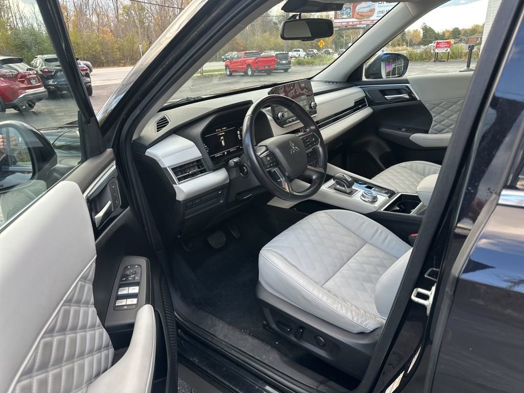 Used 2022 Mitsubishi Outlander SEL image 12