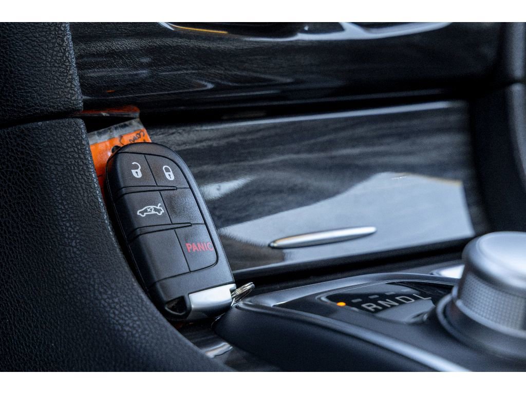 Used 2022 Chrysler 300 Touring w/ Sport Appearance Package image 28