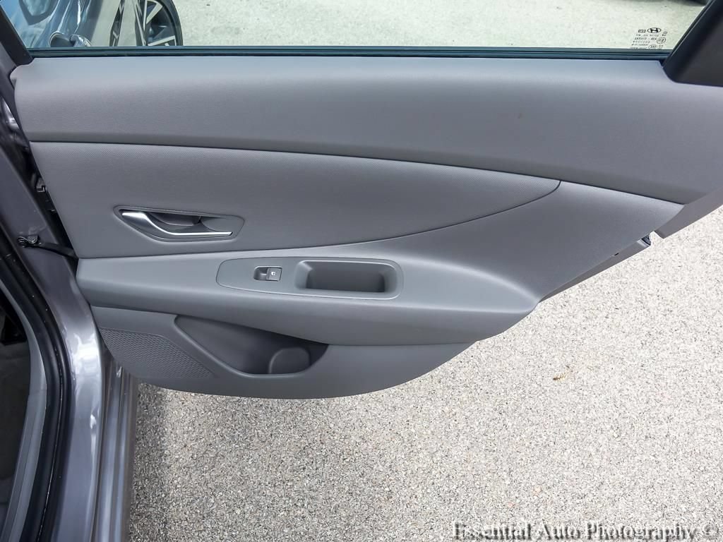 Used 2025 Hyundai Elantra SEL FWD image 25