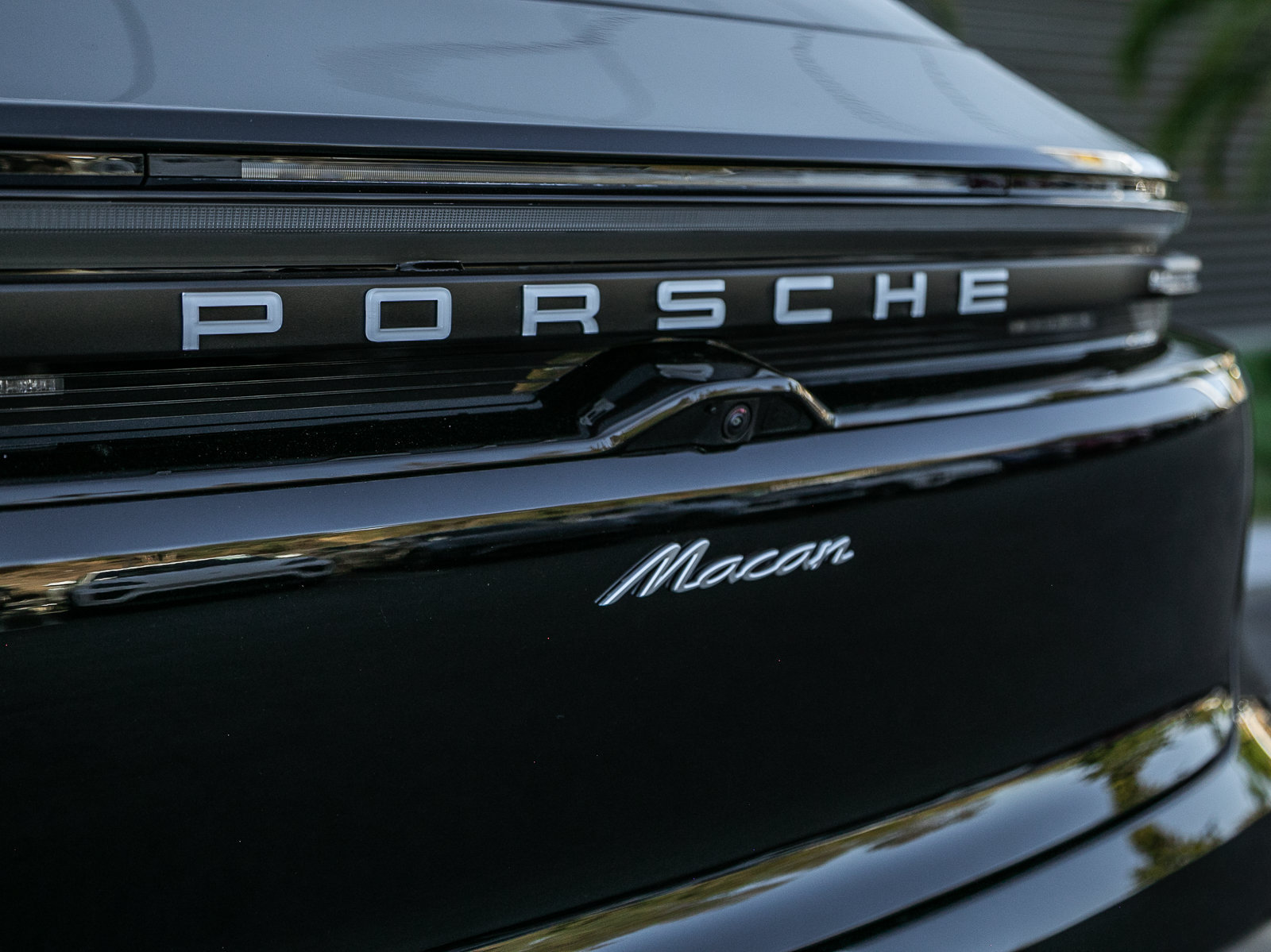 Certified 2025 Porsche Macan Electric RWD image 24