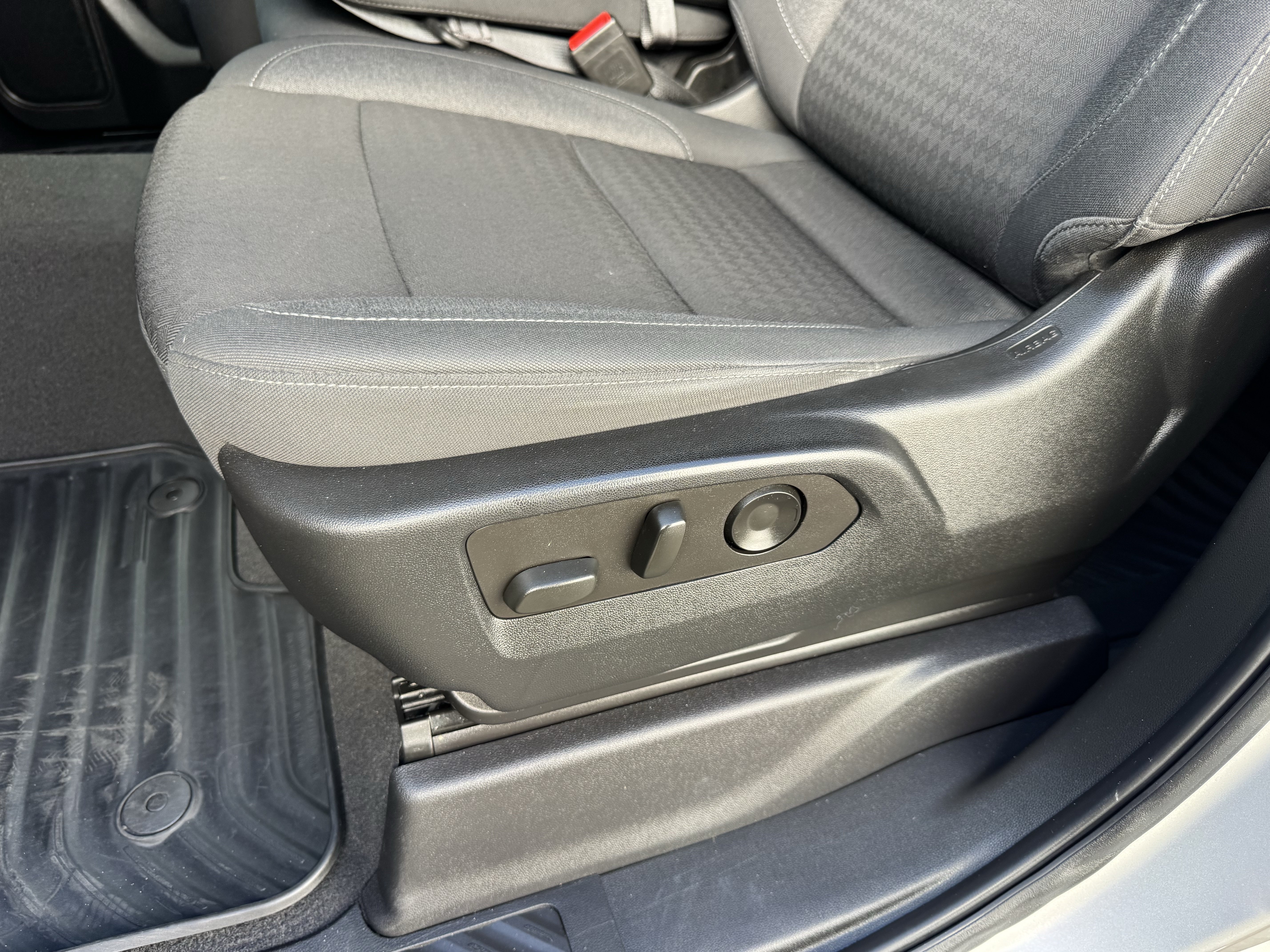Certified 2022 Chevrolet Silverado 1500 Custom AWD/4WD image 14