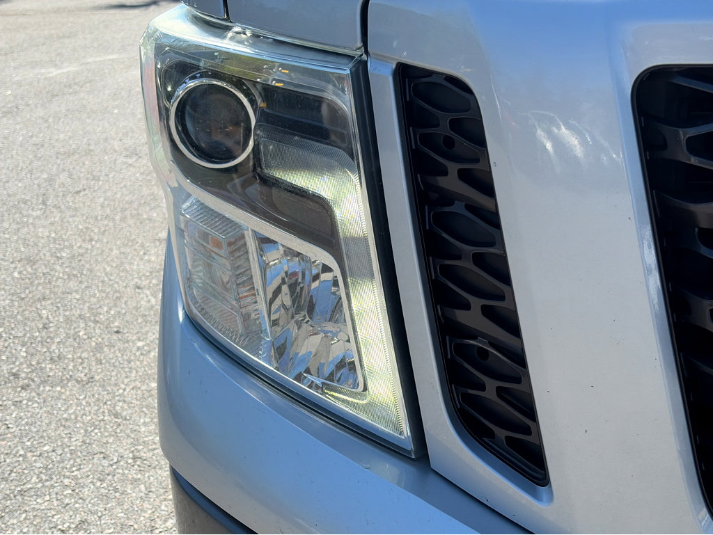 Used 2017 Nissan Titan PRO-4X AWD/4WD image 19