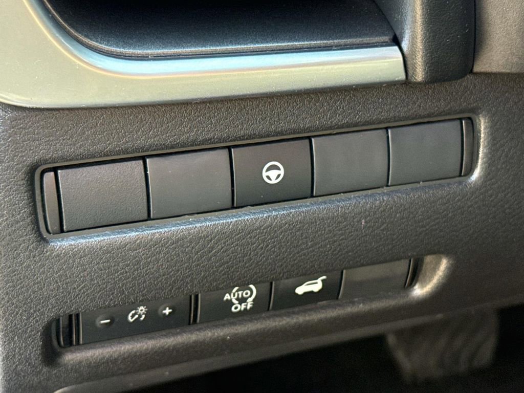 Used 2024 Nissan Rogue SV image 26