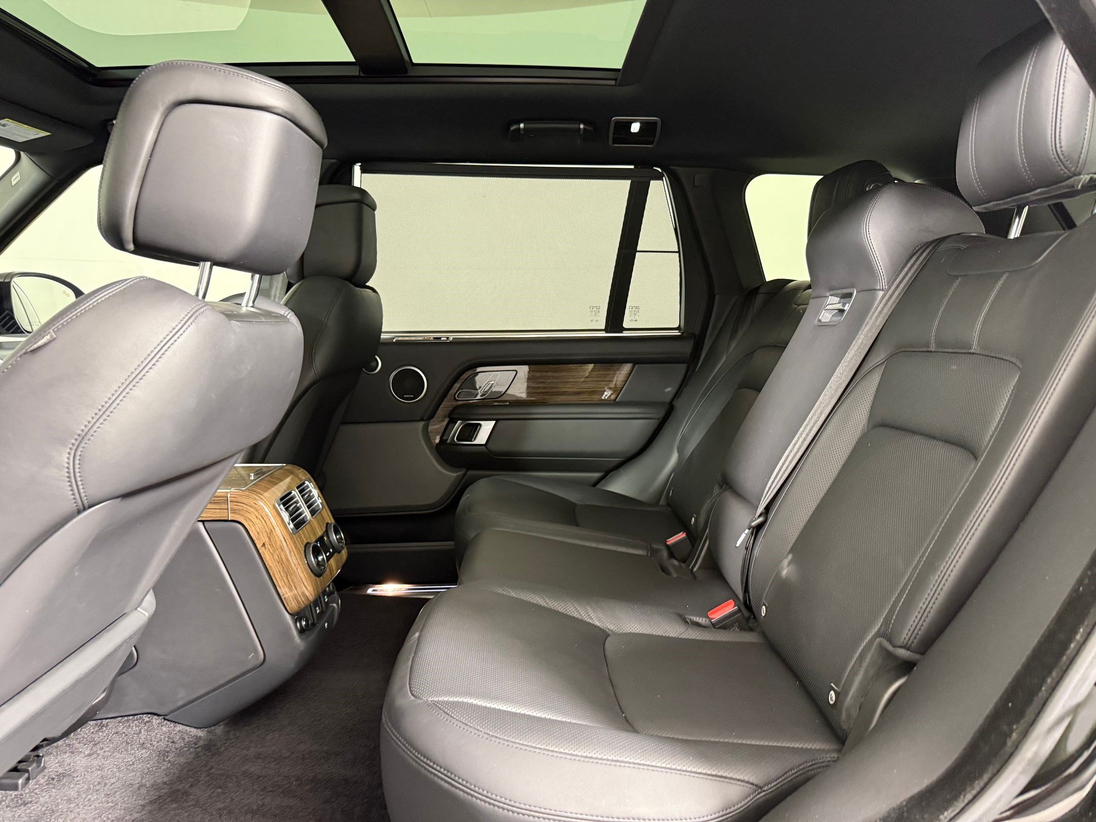 Used 2019 Land Rover Range Rover Long Wheelbase Supercharged AWD/4WD image 23