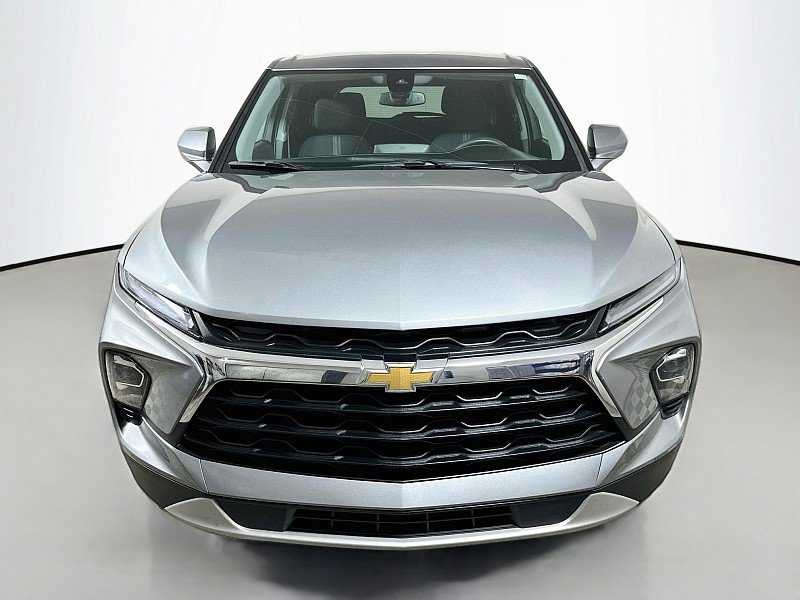 Used 2025 Chevrolet Blazer LT FWD image 2