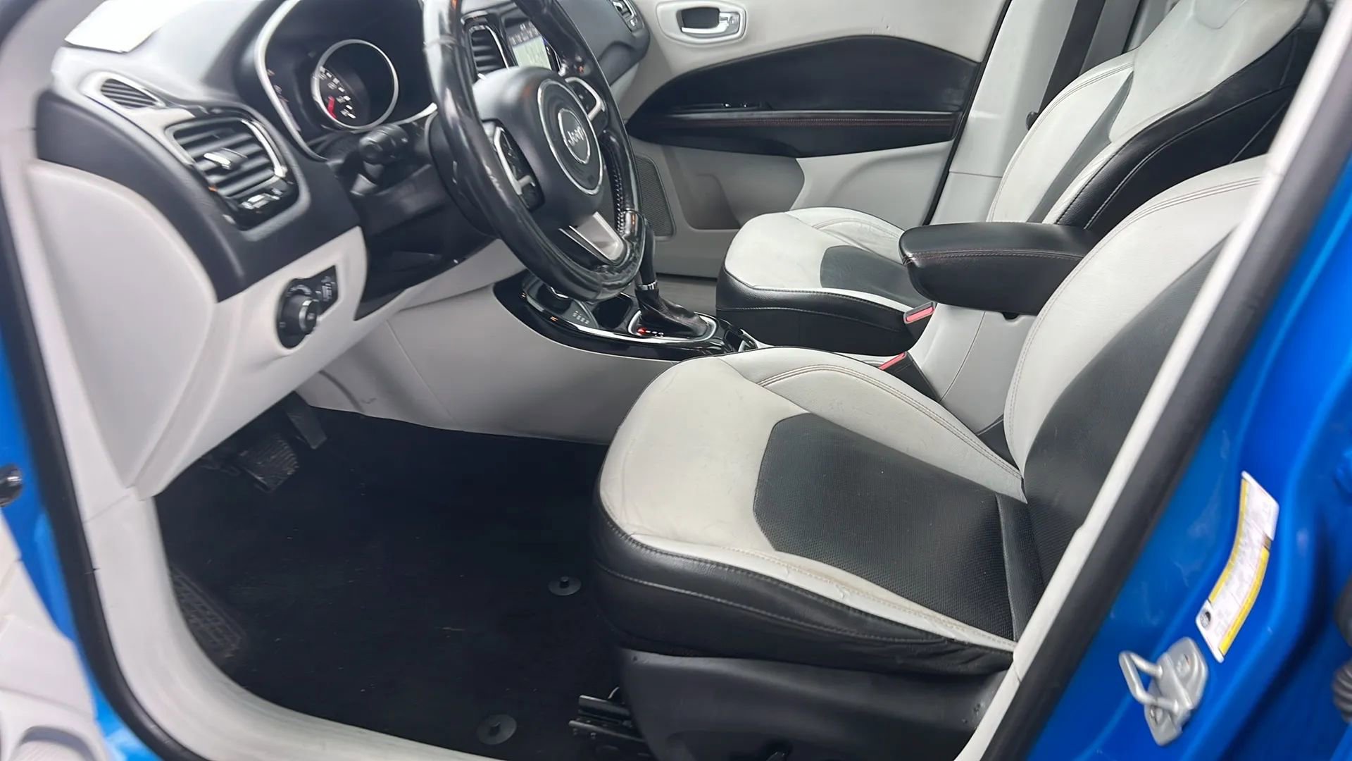 Used 2018 Jeep Compass Limited w/ Navigation Group image 26