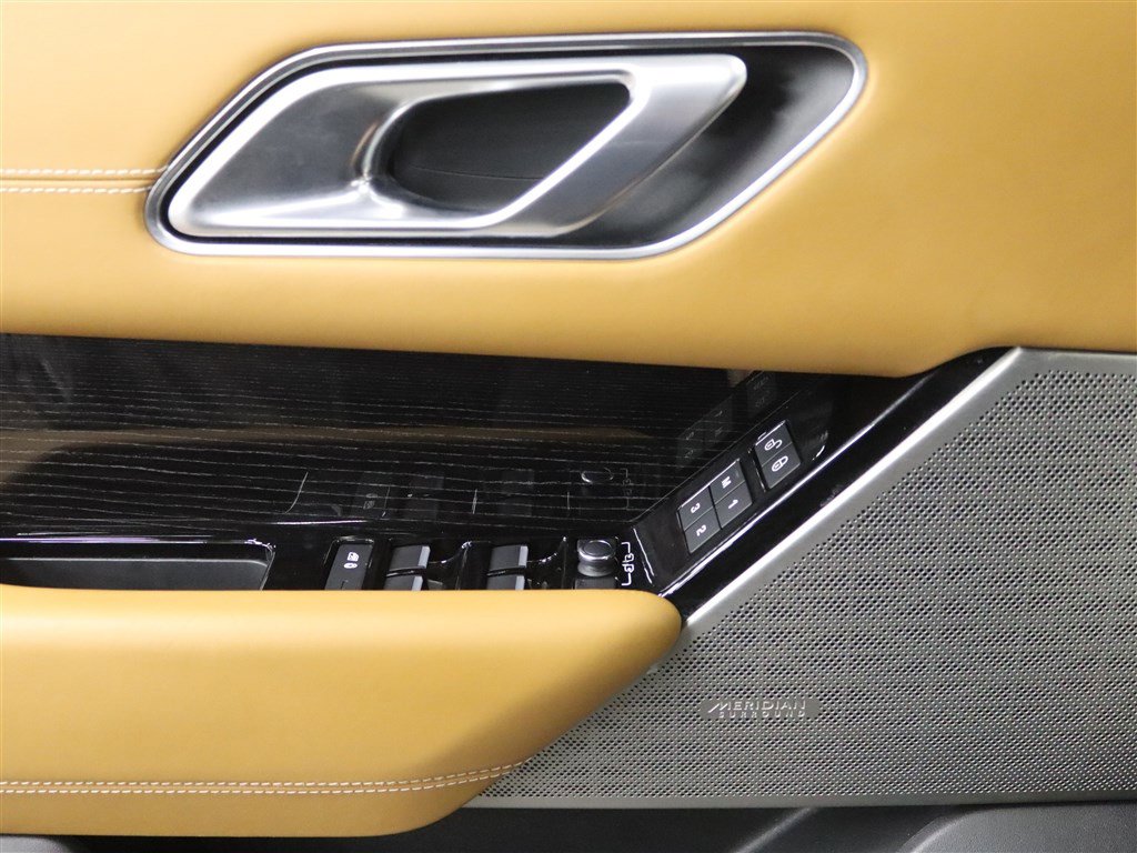 Used 2020 Land Rover Range Rover Velar R-Dynamic HSE image 36