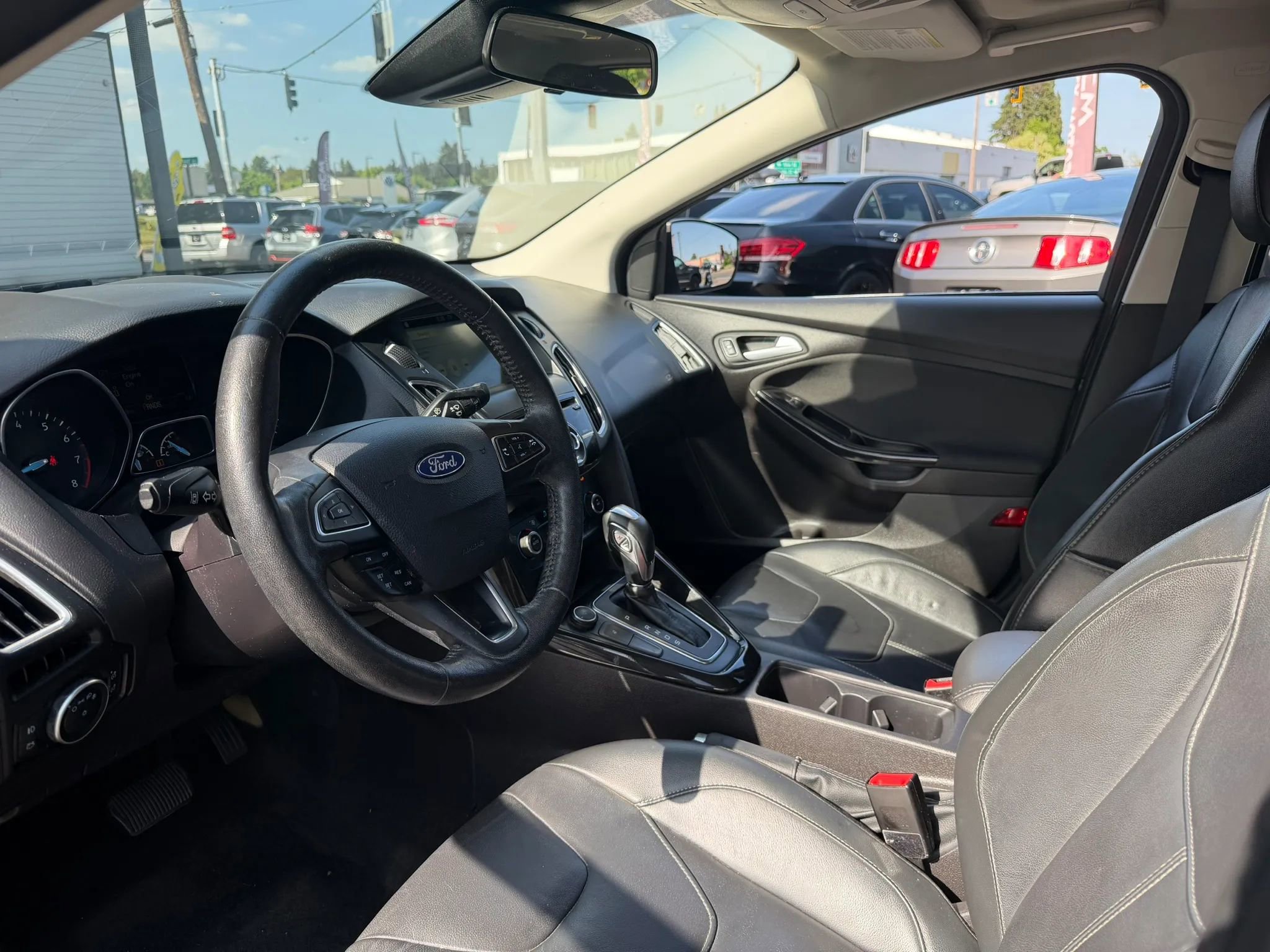 Used 2017 Ford Focus Titanium w/ Titanium Technology Package FWD image 16