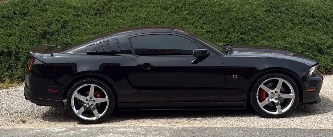 Used 2012 Ford Mustang GT Premium w/ HID Headlamps & Security Pkg RWD image 7