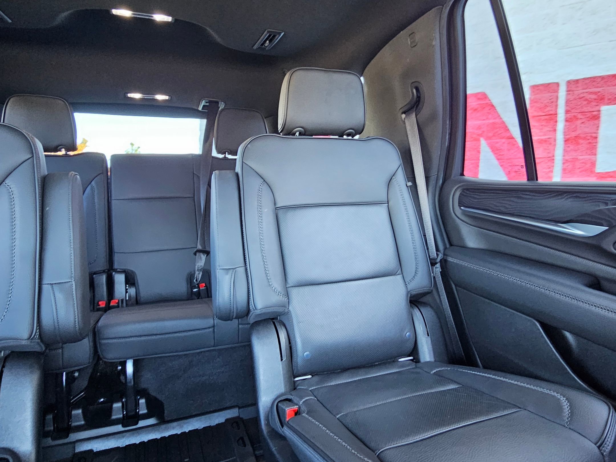 Used 2021 GMC Yukon Denali w/ Denali Premium Package image 26