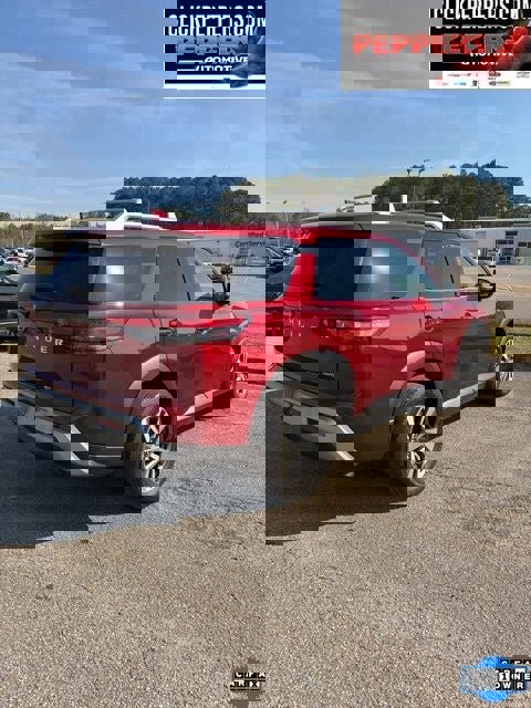 Used 2025 Nissan Pathfinder SL image 3