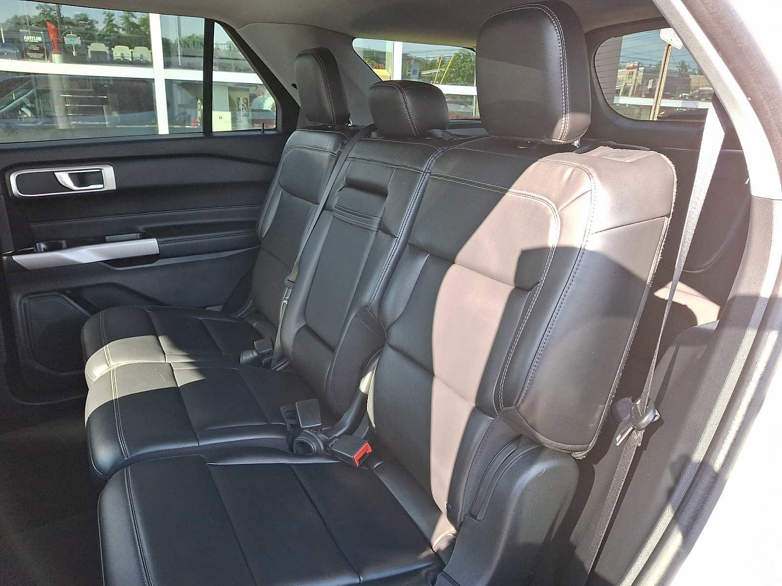 Used 2022 Ford Explorer XLT w/ Equipment Group 202A AWD/4WD image 8