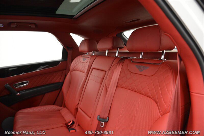 Used 2019 Bentley Bentayga AWD/4WD image 25