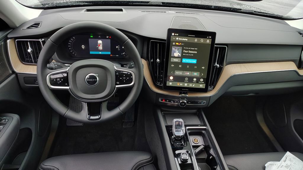 New 2026 Volvo XC60 B5 Ultra w/ Climate Package image 12