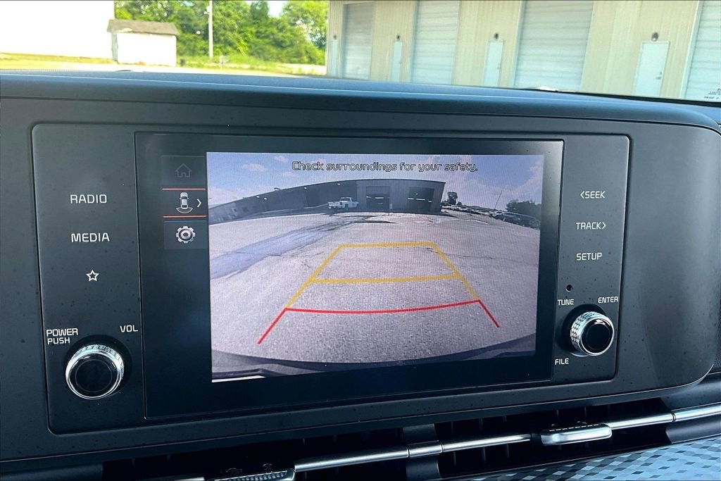 Used 2024 Kia Carnival LX FWD image 14