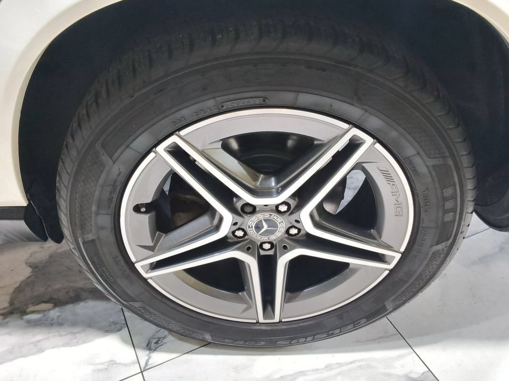 Used 2021 Mercedes-Benz GLE 350 4MATIC w/ AMG Line Exterior image 8