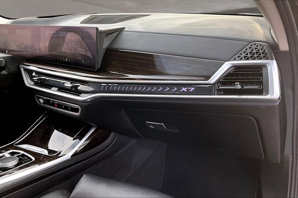 Used 2025 BMW X7 xDrive40i image 27