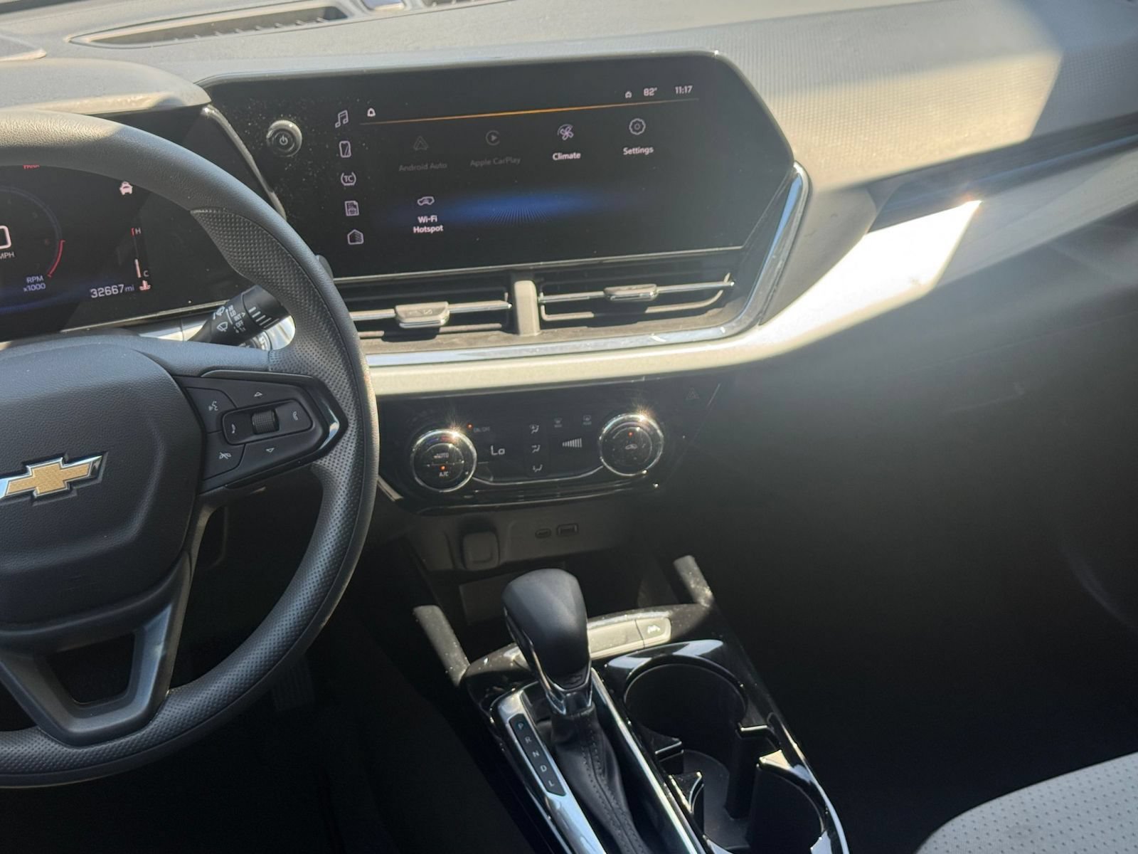 Used 2025 Chevrolet Trax LT FWD image 19