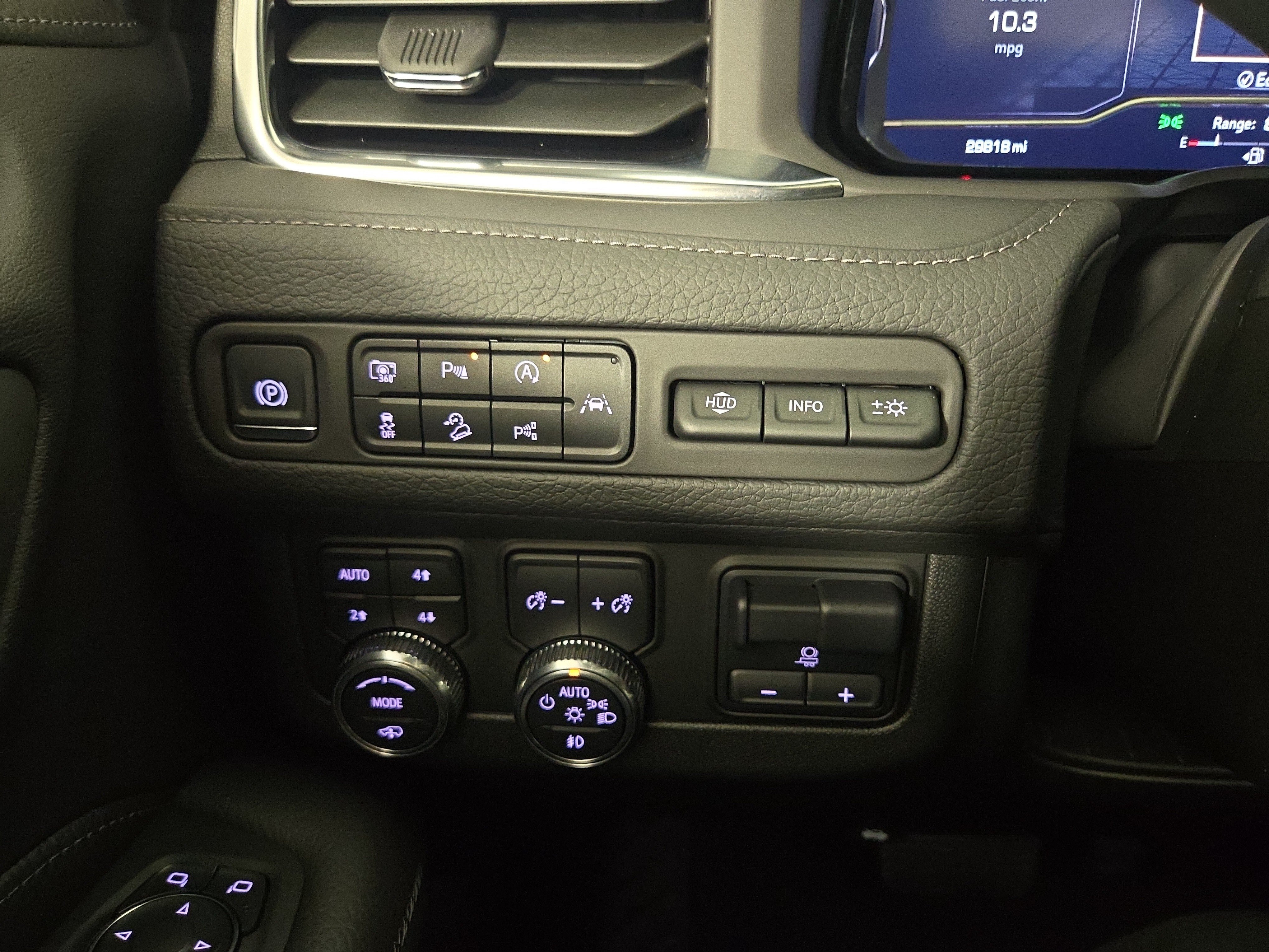 Certified 2024 GMC Yukon Denali w/ Advanced Technology Package AWD/4WD image 31
