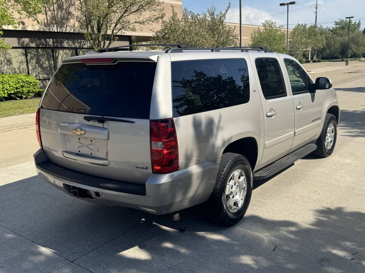 Used 2007 Chevrolet Suburban LT w/ LT Preferred Equipment Group AWD/4WD image 4